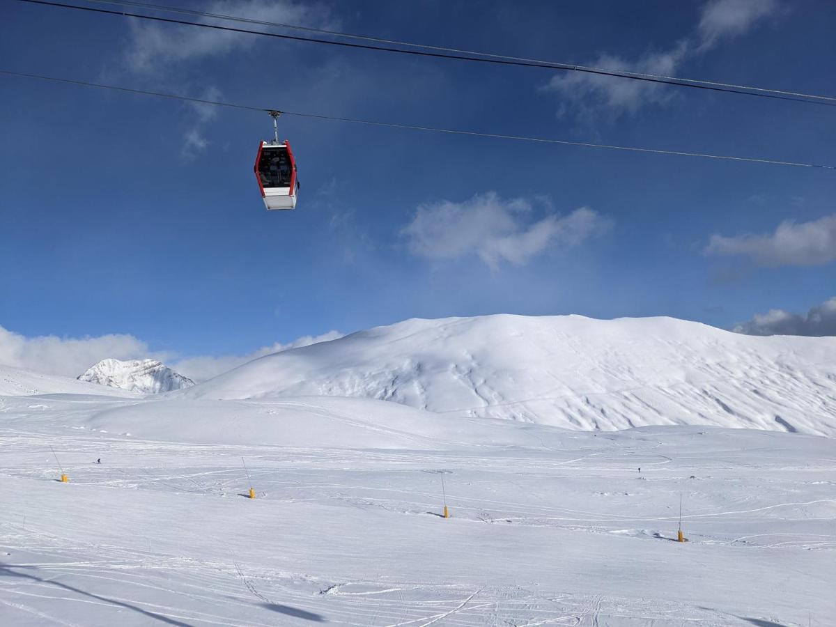 Club 2100 Ski In Studio Gudauri Eksteriør bilde